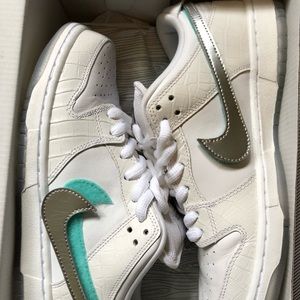 Nike SB Dunk Low Diamond Supply